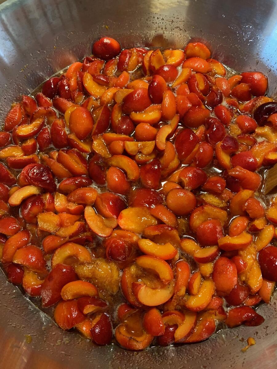 Cuisson des abricots en confiture